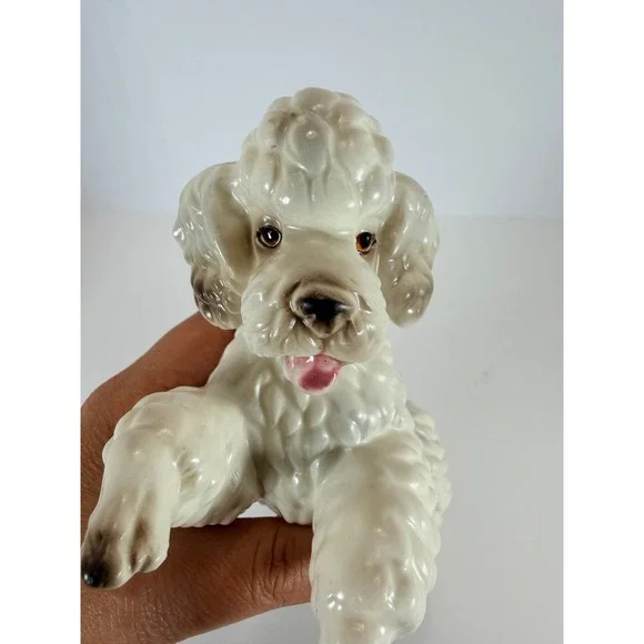 Vintage Ceramic Poodle Figurine White Sitting Paws Up Regale Decor Accent - Picture 11 of 12